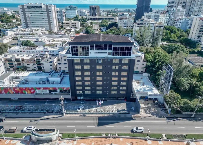 Hotel con piscina: Weston Suites Hotel